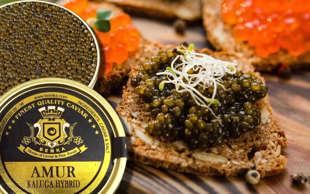 The best way to serve and garnish caviar